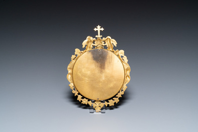 M&eacute;daillon figurant 'Le Bapt&ecirc;me du Christ' en &eacute;mail de Limoges dans un cadre dor&eacute;, France, 17/19&egrave;me
