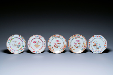 Een diverse collectie Chinees blauw-wit en famille rose porselein, Yongzheng en later