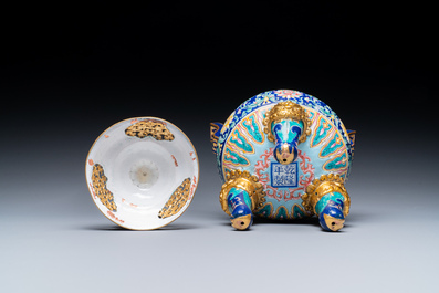 Br&ucirc;le-parfum couvert pour l'hommage imp&eacute;rial en &eacute;maux de Canton &agrave; fond bleu, marque et &eacute;poque de Qianlong