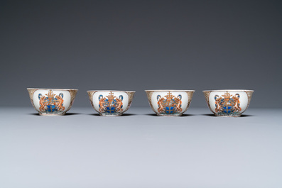 Un service &agrave; th&eacute; de 21 pi&egrave;ces en porcelaine de Chine aux armes de 'Van der Cruyce' pour le march&eacute; belge, Qianlong