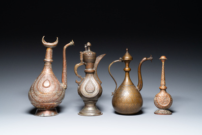 Een diverse collectie islamitische koperen en tinnen gebruiksvoorwerpen, 19/20e eeuw