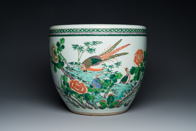 Aquarium en porcelaine de Chine famille verte &agrave; d&eacute;cor de faisans, 19&egrave;me