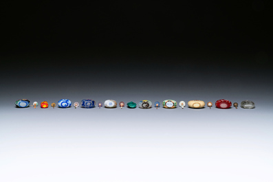 Une collection vari&eacute;e de tabati&egrave;res en jade, pierres dures et verre, Chine, 19/20&egrave;me