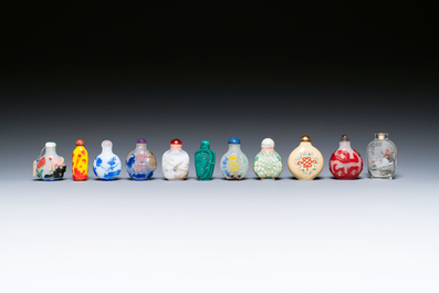 Une collection vari&eacute;e de tabati&egrave;res en jade, pierres dures et verre, Chine, 19/20&egrave;me