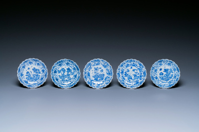 Dix tasses et soucoupes en porcelaine de Chine en bleu et blanc, Kangxi