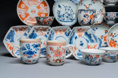 Ensemble exceptionnel de tasses et soucoupes en porcelaine de Chine, Kangxi et post&eacute;rieur