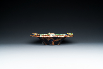 Plat de forme ovale en terre verniss&eacute;e figurant deux poissons dans le style de Palissy, Victor Barbizet (1808-1884), 19&egrave;me
