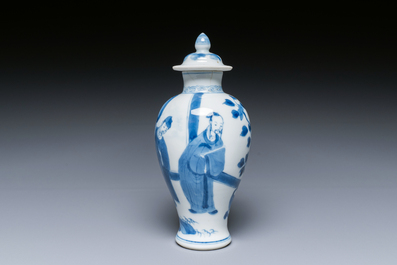 A Chinese blue and white covered vase and a verte-Imari plate, Kangxi