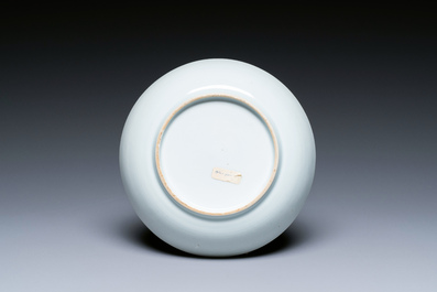 Twee Chinese blauw-witte theepotten, &eacute;&eacute;n in Yixing en een poederblauwe kop en schotel, Kangxi en later