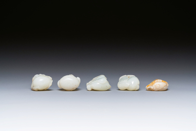 Cinq sculptures en jade blanc et c&eacute;ladon, Chine, Qing/R&eacute;publique