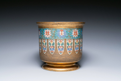 A Chinese cloisonn&eacute; and gilt-bronze jardini&egrave;re, 18/19th C.