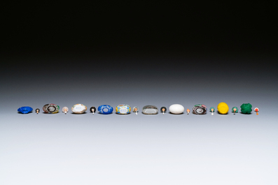 Une collection vari&eacute;e de tabati&egrave;res en jade, pierres dures et verre, Chine, 19/20&egrave;me