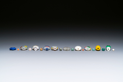 Une collection vari&eacute;e de tabati&egrave;res en jade, pierres dures et verre, Chine, 19/20&egrave;me