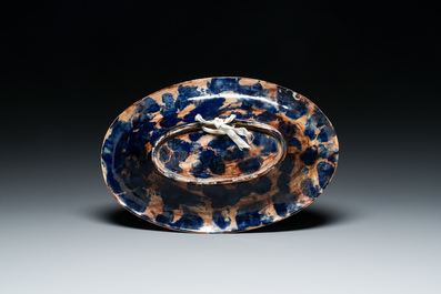 Plat de forme ovale en terre verniss&eacute;e figurant deux poissons dans le style de Palissy, Victor Barbizet (1808-1884), 19&egrave;me
