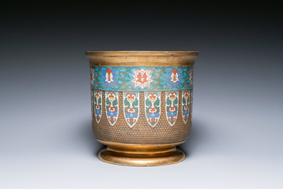 A Chinese cloisonn&eacute; and gilt-bronze jardini&egrave;re, 18/19th C.
