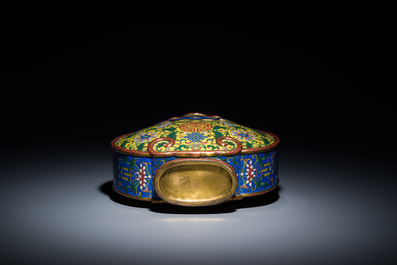 A Chinese yellow and blue-ground cloisonn&eacute; 'Shou' moonflask vase, 'bianhu', Jiaqing