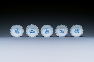 Dix tasses et soucoupes en porcelaine de Chine en bleu et blanc, Kangxi