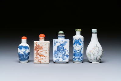 Five Chinese blue and white, iron-red and qianjiang cai snuff bottles, 19/20th C.