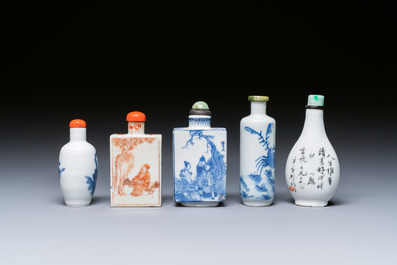 Five Chinese blue and white, iron-red and qianjiang cai snuff bottles, 19/20th C.