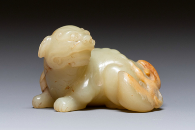 Animal mythique en jade c&eacute;ladon tach&eacute; de rouille, Chine, 18&egrave;me