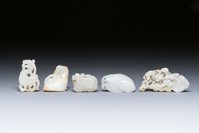 Cinq sculptures en jade blanc et c&eacute;ladon, Chine, Qing/R&eacute;publique
