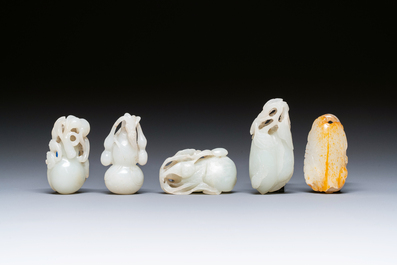 Cinq sculptures en jade blanc et c&eacute;ladon, Chine, Qing/R&eacute;publique