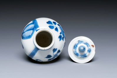 A Chinese blue and white covered vase and a verte-Imari plate, Kangxi