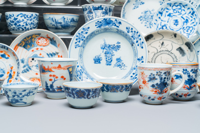 Ensemble exceptionnel de tasses et soucoupes en porcelaine de Chine, Kangxi et post&eacute;rieur