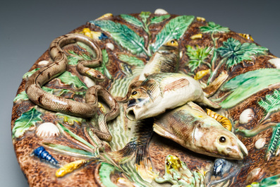 Plat de forme ovale en terre verniss&eacute;e figurant deux poissons dans le style de Palissy, Victor Barbizet (1808-1884), 19&egrave;me