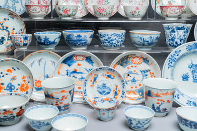 Ensemble exceptionnel de tasses et soucoupes en porcelaine de Chine, Kangxi et post&eacute;rieur