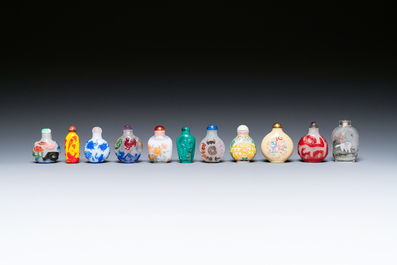 Une collection vari&eacute;e de tabati&egrave;res en jade, pierres dures et verre, Chine, 19/20&egrave;me