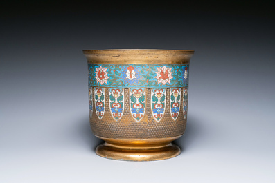 A Chinese cloisonn&eacute; and gilt-bronze jardini&egrave;re, 18/19th C.