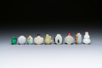 Negen Chinese snuifflessen in jade, hardsteen en glas, 19/20e eeuw