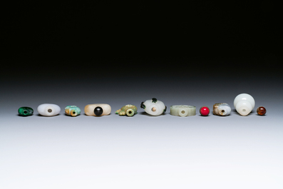 Negen Chinese snuifflessen in jade, hardsteen en glas, 19/20e eeuw