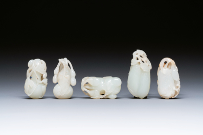 Cinq sculptures en jade blanc et c&eacute;ladon, Chine, Qing/R&eacute;publique