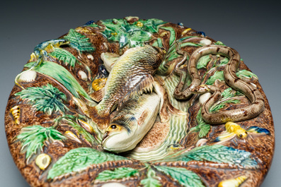 Plat de forme ovale en terre verniss&eacute;e figurant deux poissons dans le style de Palissy, Victor Barbizet (1808-1884), 19&egrave;me