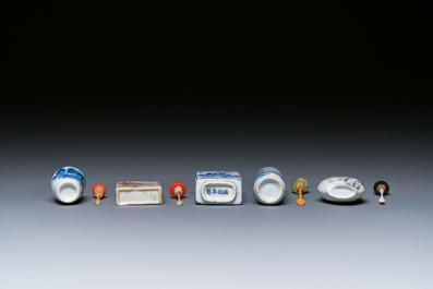 Five Chinese blue and white, iron-red and qianjiang cai snuff bottles, 19/20th C.