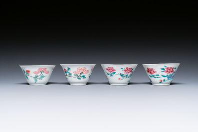 Vier Chinese famille rose koppen en schotels, Yongzheng