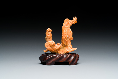 Trois sculptures en corail, Chine, 19/20&egrave;me