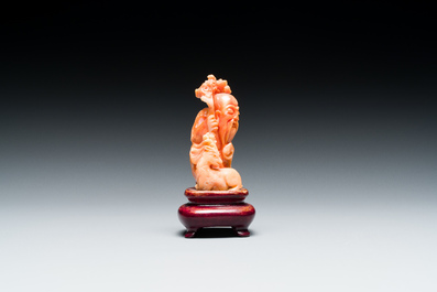 Trois sculptures en corail, Chine, 19/20&egrave;me
