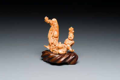 Trois sculptures en corail, Chine, 19/20&egrave;me