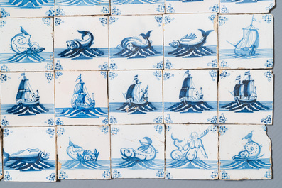 59 blauw-witte Delftse tegels met zeemonsters, 2e helft 18e eeuw
