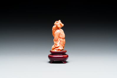Trois sculptures en corail, Chine, 19/20&egrave;me