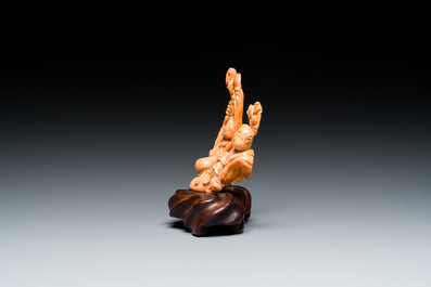 Trois sculptures en corail, Chine, 19/20&egrave;me