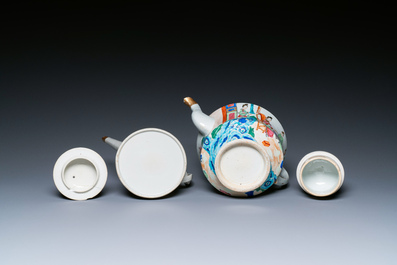 Een Chinees Canton famille rose 14-delig koffie- en theeservies, 19e eeuw