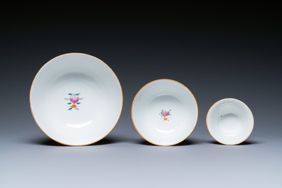Een Chinees ijzerrood en verguld 36-delig 'Shou' servies, Tongzhi merk en periode