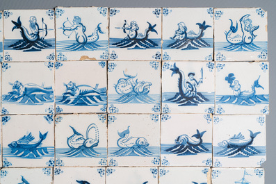 59 blauw-witte Delftse tegels met zeemonsters, 2e helft 18e eeuw