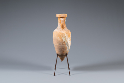 Een Romeinse terracotta amfoor voor het transport van wijn, 1e eeuw v.C.