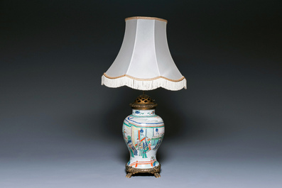 Un vase en porcelaine de Chine famille verte mont&eacute; en lampe, Kangxi