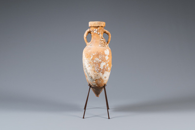 Een Romeinse terracotta amfoor voor het transport van wijn, 1e eeuw v.C.